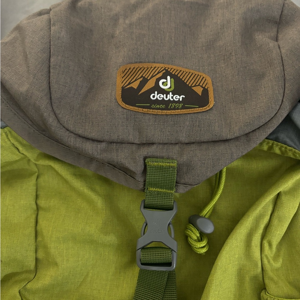 Deuter Walker 16 Backpack-Unisex